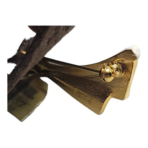 Trifari White Enamel Mid Century Abstract Scarf Ribbon Brooch New Old Stock - Picture 4 of 4